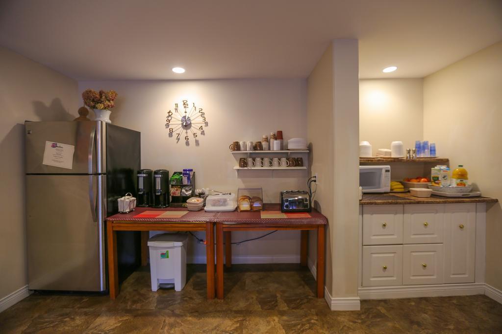 Airport Inn Frédéricton Extérieur photo